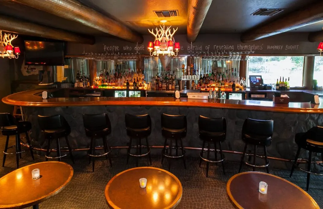 Sportsmen'S Lodge Hotel-1