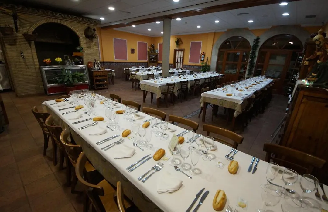 Hostal Restaurante El Surtidor-1