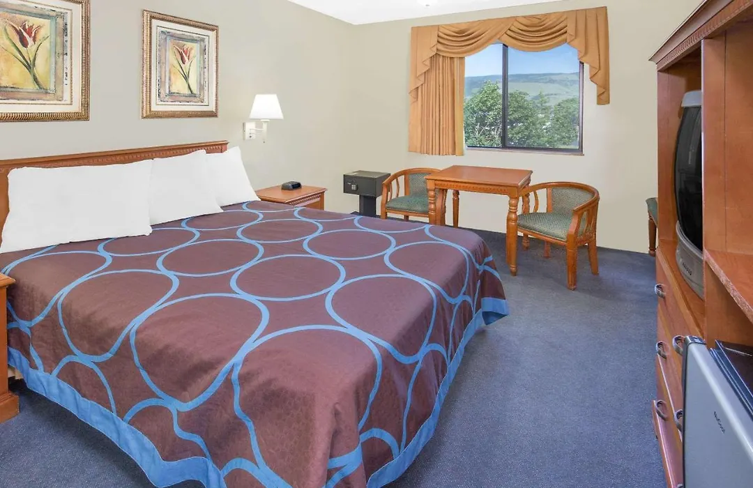 Super 8 By Wyndham Ashland-1