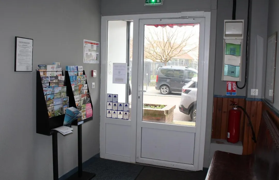 Le Voltaire-1