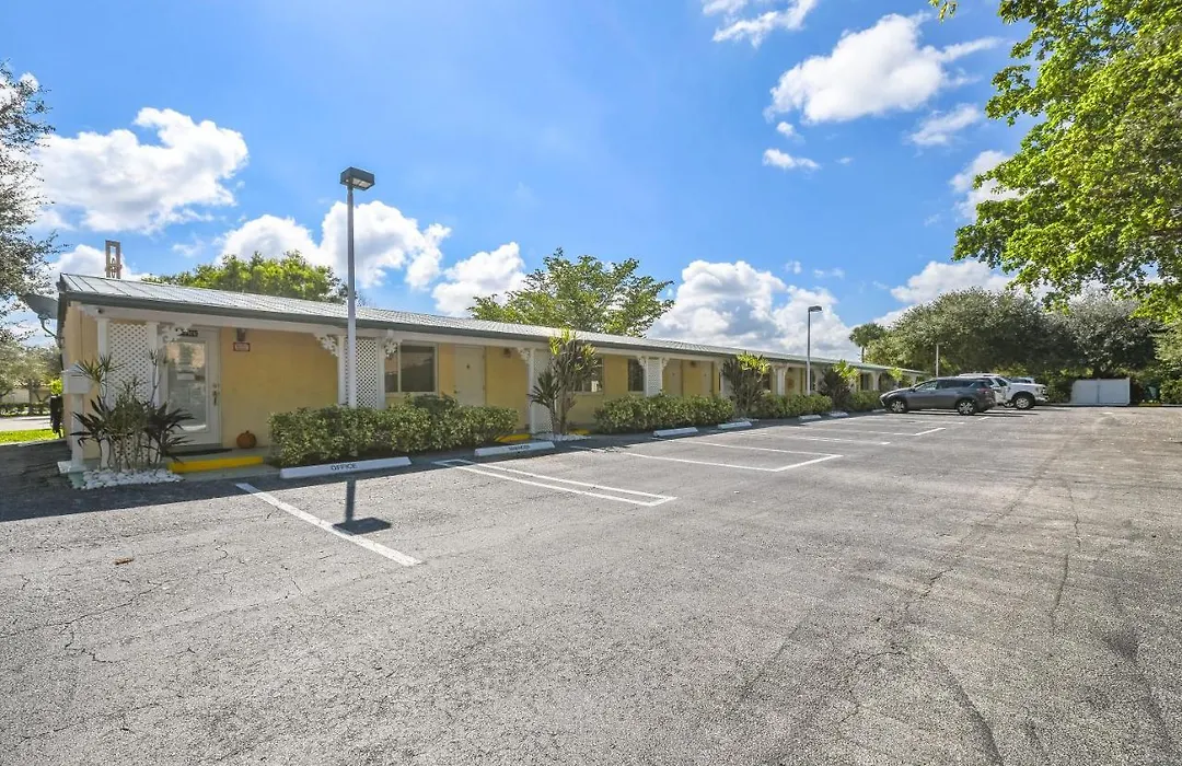 Tequesta Palms Inn-1