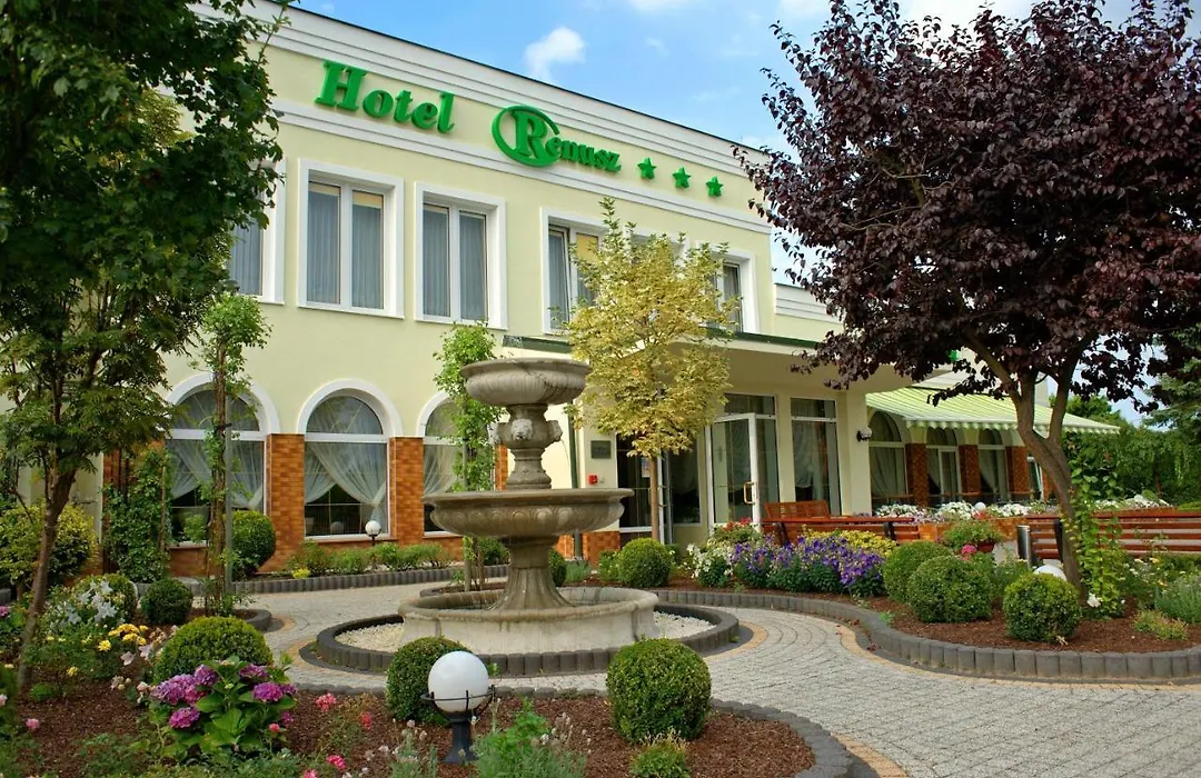 Hotel Renusz-1