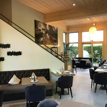 Hotel Garni Villa Rosengarten-3