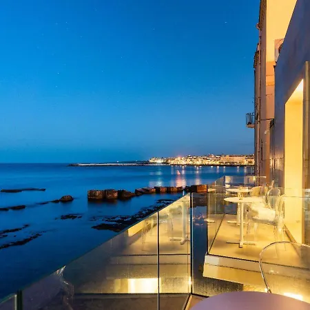 Re Dionisio Luxury Suites-2