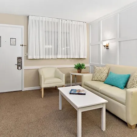 Brighton Suites Hotel-2