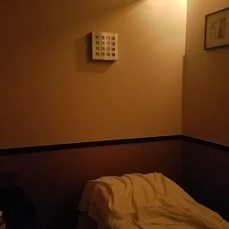 Super 8 By Wyndham Downtown Toronto-3