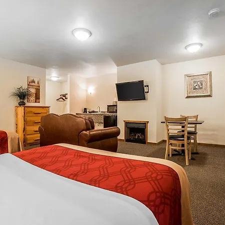 Econo Lodge Inn & Suites Kalispell - Glacier National Park Gateway-2