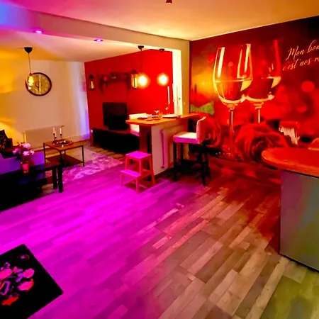 Suite avec Jacuzzi et Sauna Privée-3
