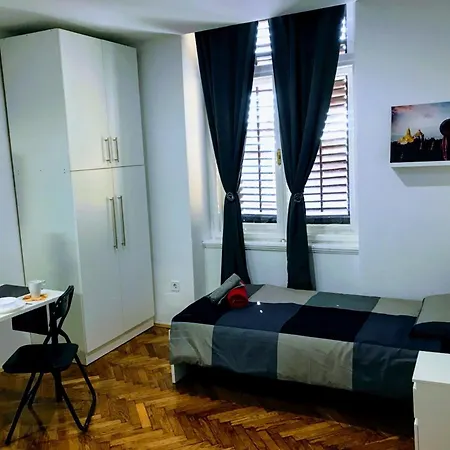 Pula Center Green Park Apartments&Rooms-3