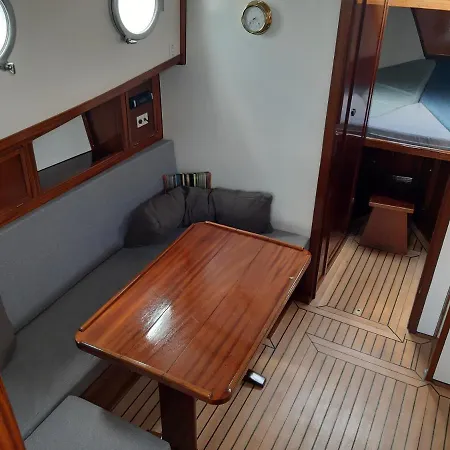 Prive B&B Motorsailer Rataplan-3