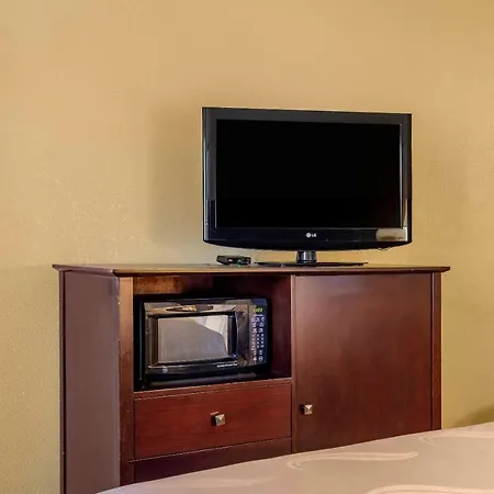 Quality Inn Russellville I-40-2
