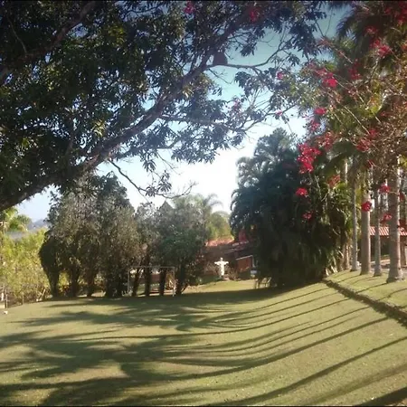 Linda Chácara - Águas de São Pedro - Próximo ao Parque Thermas-2