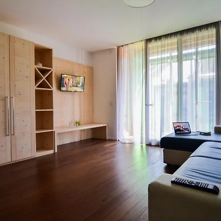 Komodo Short Stay Apartments-3