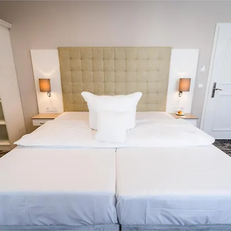 Schlosshotel Bad Neustadt-3