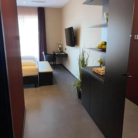 Primetime Hotel-3