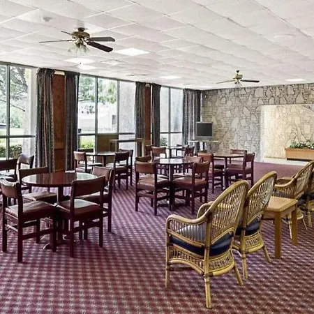 Econo Lodge Kerrville-2