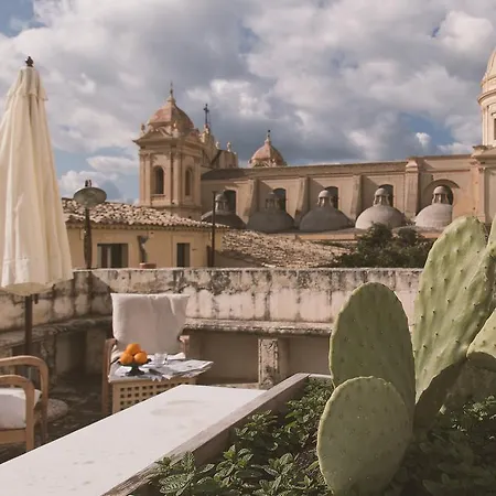 Palazzo Trigona Suites-3