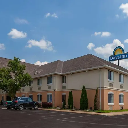 Days Inn By Wyndham Milan Sandusky South-3