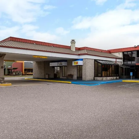 Super 8 By Wyndham Perrysburg-Toledo-2