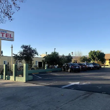 Deluxe Inn-3
