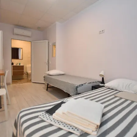 Hostal 7A-2