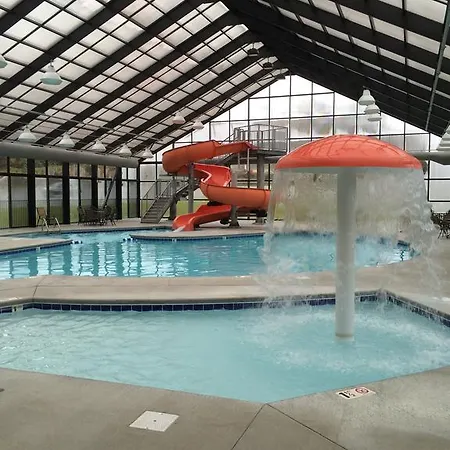 Grand Smokies Resort Lodge Pigeon Forge-3