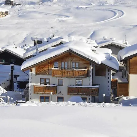 Alpen Royal By Livigno Accomodation-3