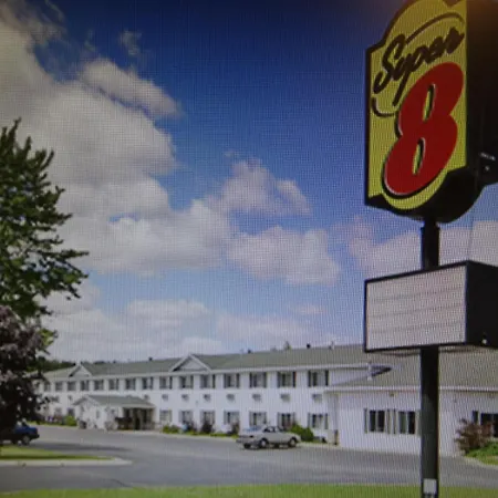 Super 8 By Wyndham Escanaba-3