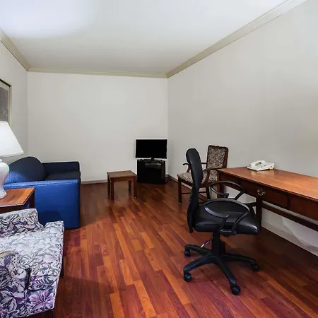 Days Inn By Wyndham Midland-2
