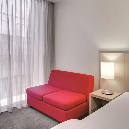 Travelodge Hotel Melbourne Docklands-2