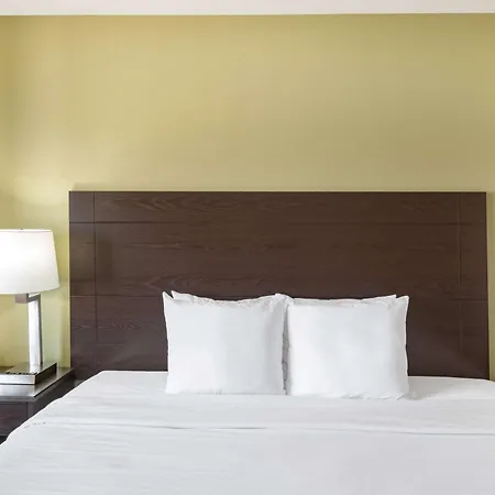 Baymont By Wyndham Farmington-3