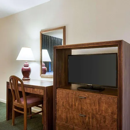 Rodeway Inn-3