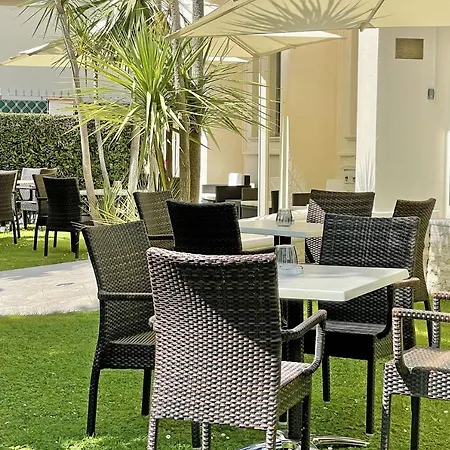 Hotel Pigalle-2