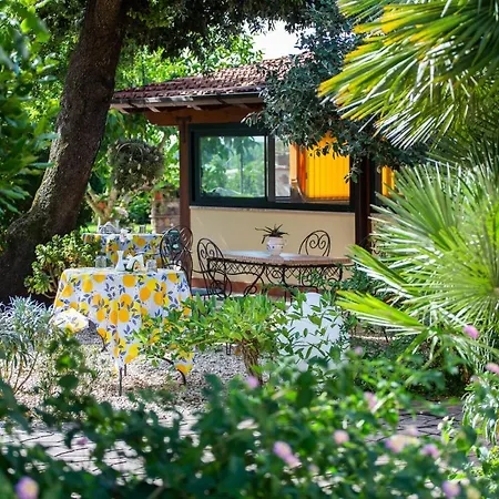 I Lecci Guesthouse-3