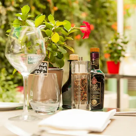 Hotel Montaigne & Spa - Cannes Centre-3