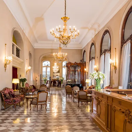 Hotel Regina Louvre-2