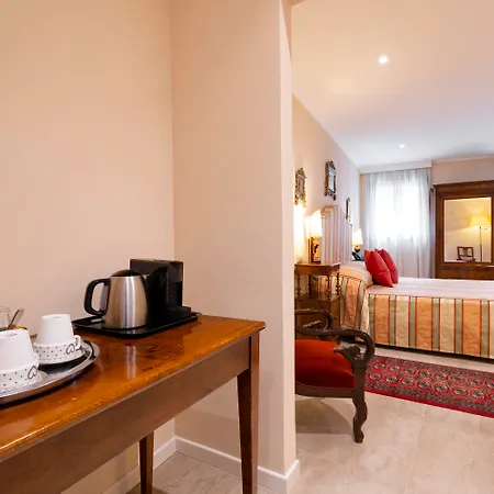 Palazzo Schiavoni Residenza D'Epoca & Suite-Apartments-3