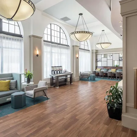 Hampton Inn & Suites Atlanta-Downtown-2