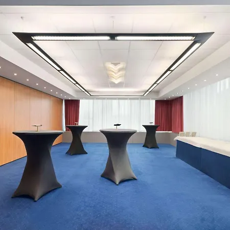 Ramada Encore By Wyndham Geneva-2