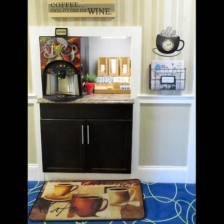 Rodeway Inn Logan International Airport-3