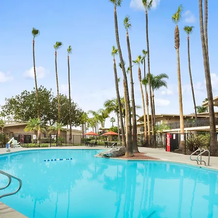 Ramada By Wyndham San Diego North Hotel & Conference Center-2