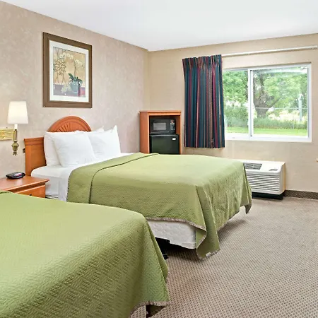 Travelodge By Wyndham Lincoln Airport I-80-2