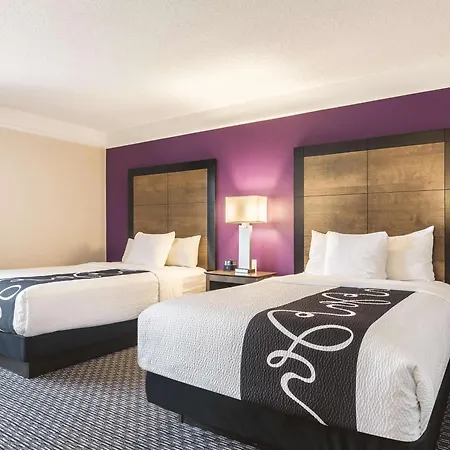 La Quinta Inn & Suites By Wyndham Shreveport Airport-3