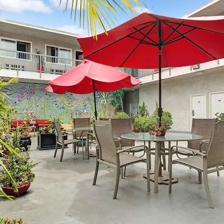 Ramada By Wyndham Redondo Beach-3