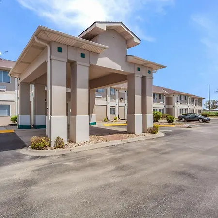 Quality Inn & Suites Omaha Chalco-2
