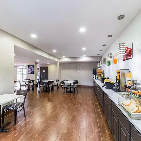 Quality Inn & Suites Canton-3