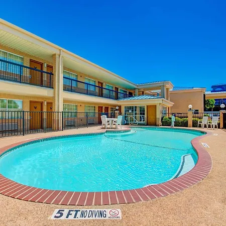 Super 8 By Wyndham Richardson Dallas-3