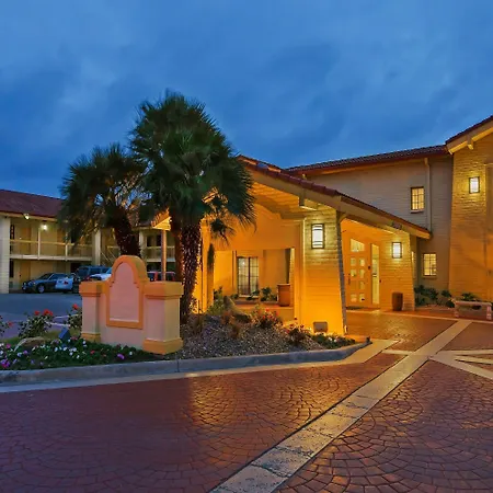 La Quinta Inn By Wyndham Victoria-2