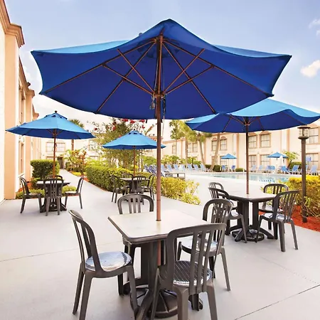 La Quinta Inn By Wyndham Orlando International Drive North-2