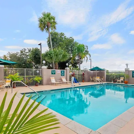 La Quinta By Wyndham Naples East-3